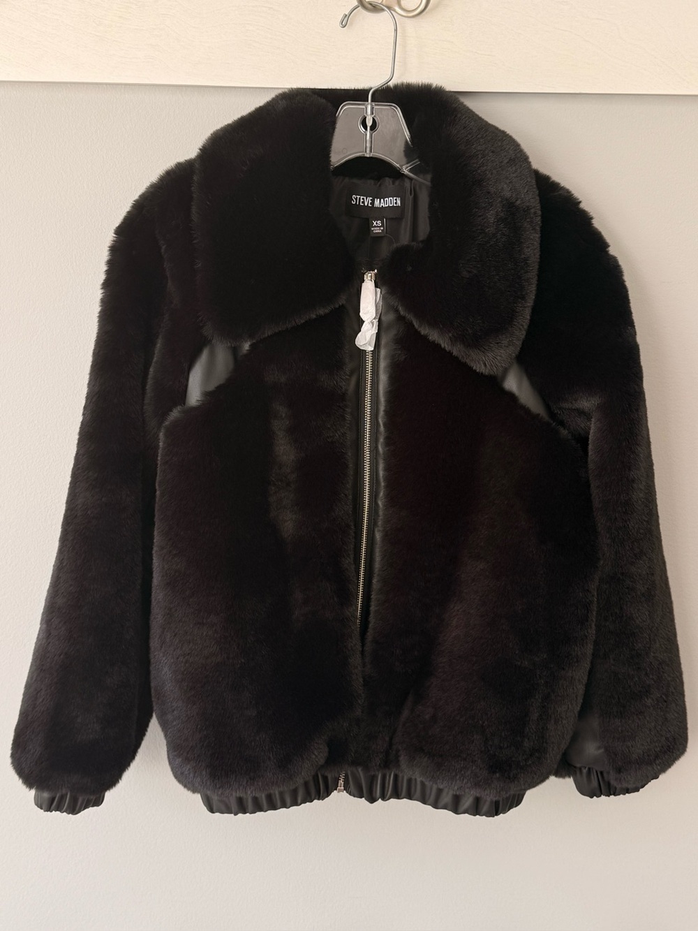 Steve Madden Black Faux Fur Zephrine Bomber Jacket Full Collar & Zip 2 Pocket XS - Picture 2 of 16